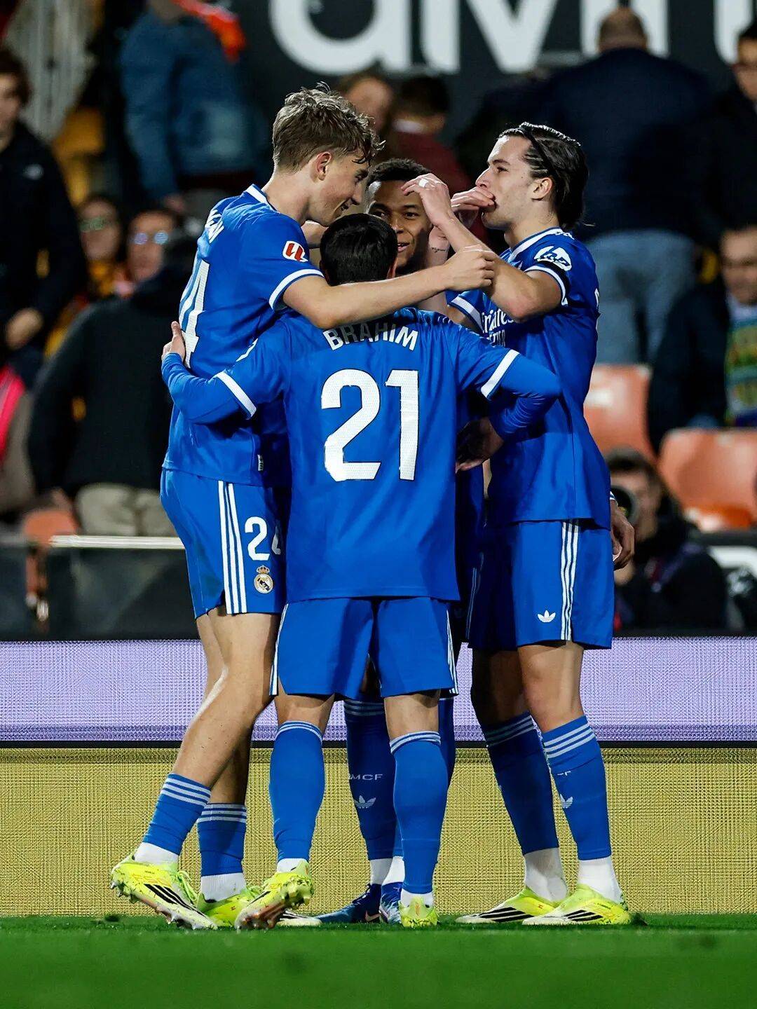 巴黎签约姆巴佩