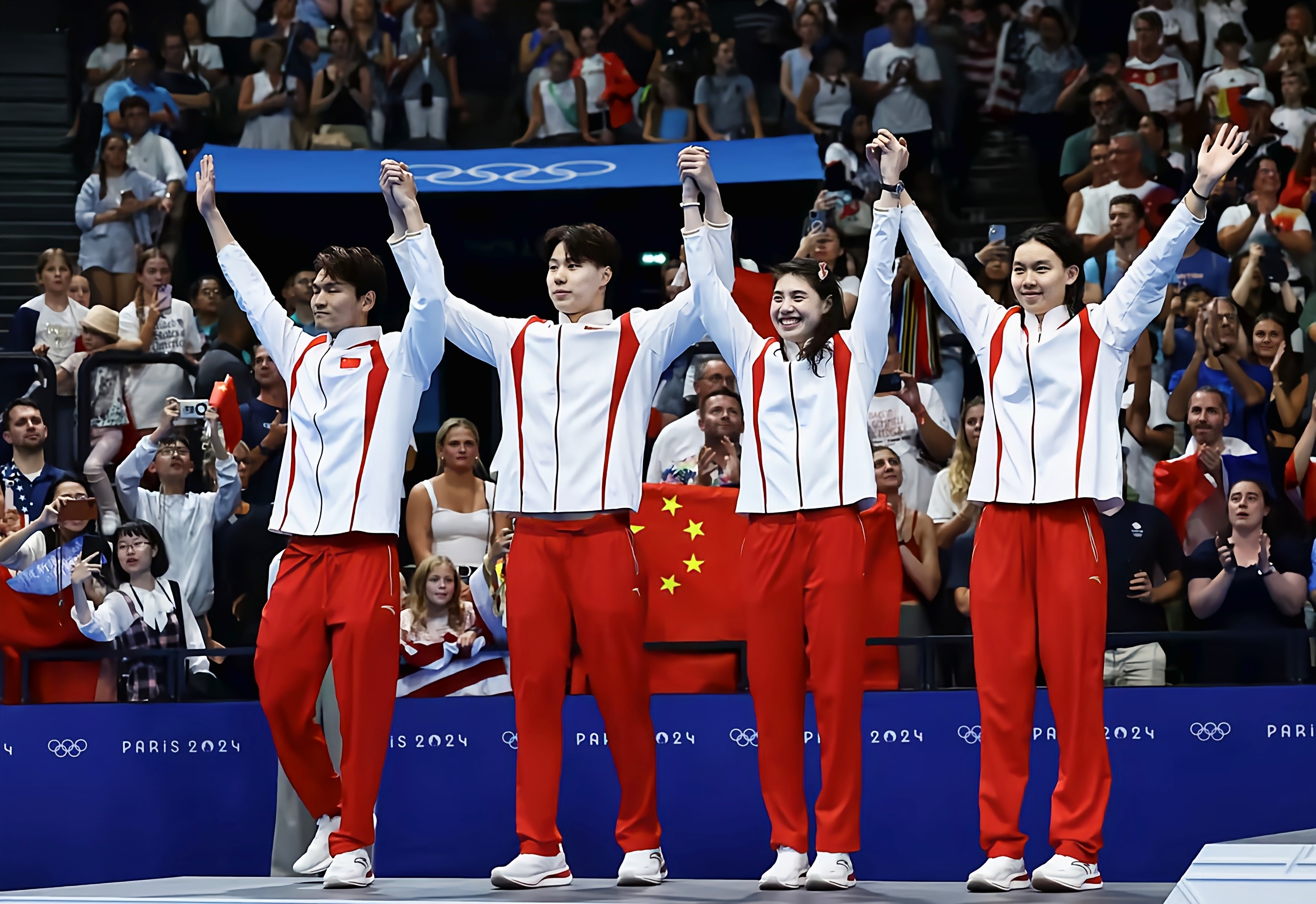 运动员们奋力拼搏